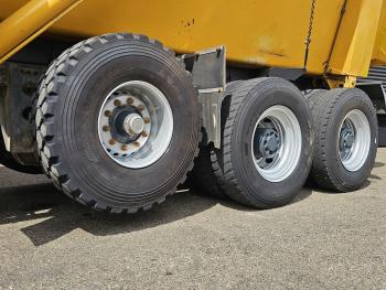 FMX 460 10x4 TIPPER / MINING